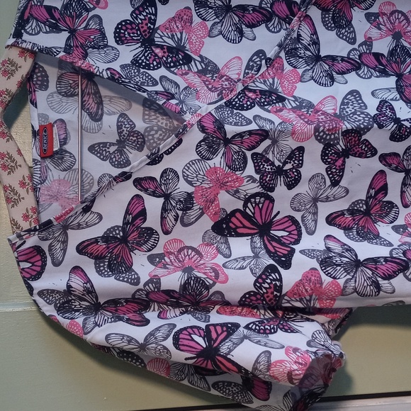 Women's Denice butterfly pink wht grey blk pattern Large scrub top - Picture 3 of 10